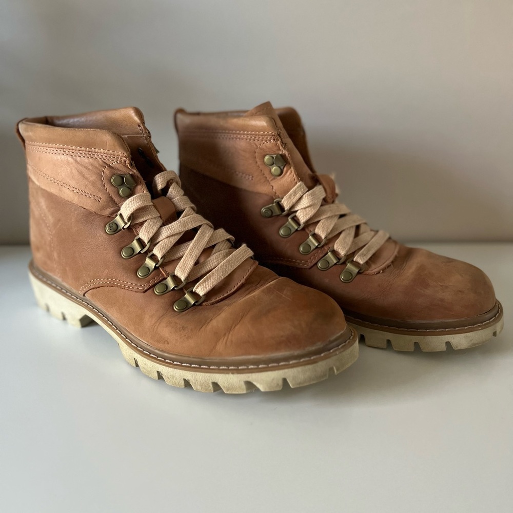 CAT Boots